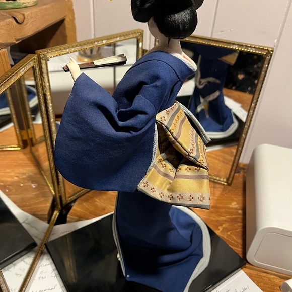 Kyugetsu Japanese Geisha Doll - Picture 4 of 13